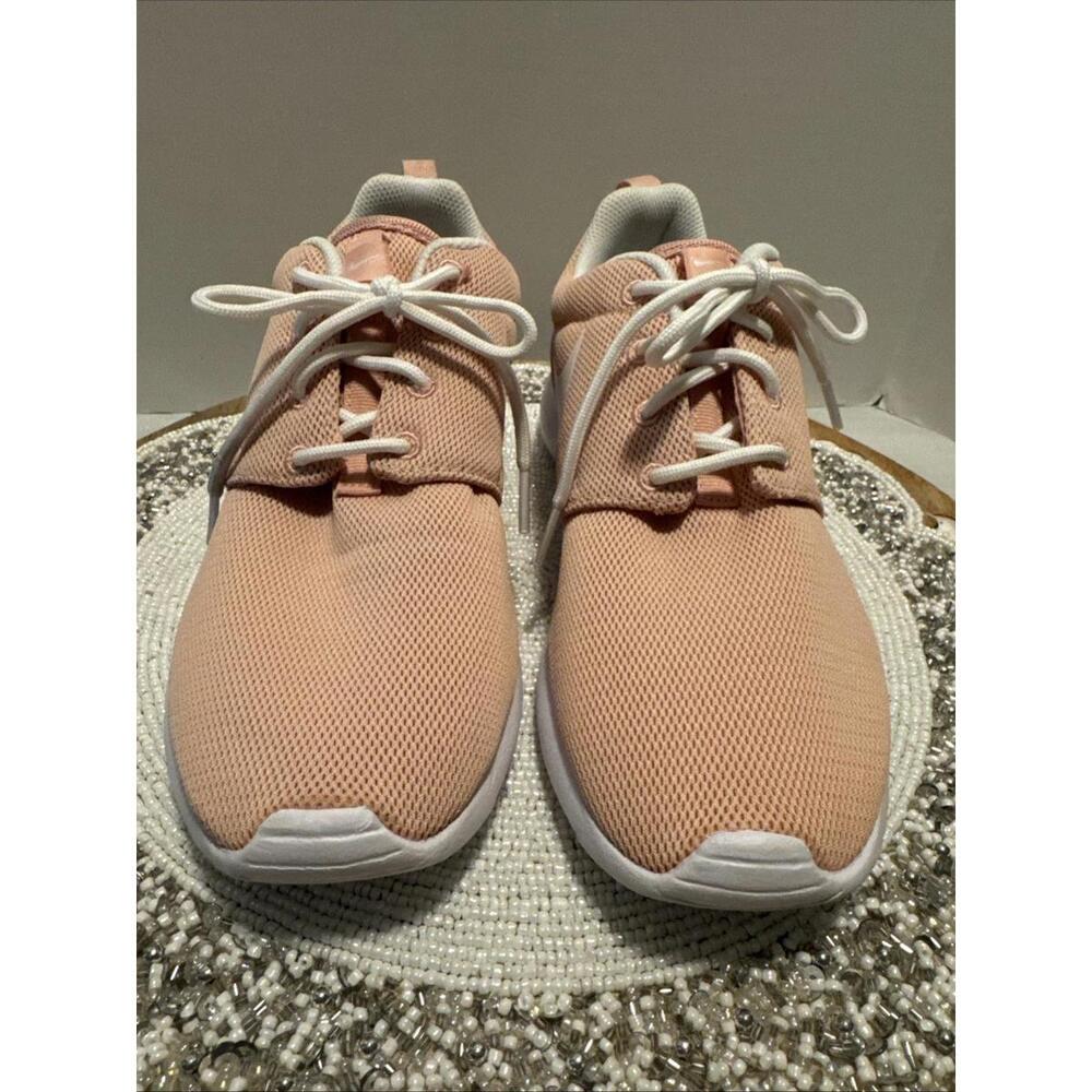 Women’s Nike Roshe One Coral Stardust Sneakers Size 9